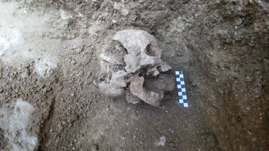 死体の口の中に石 古代ローマの墓地で発見された ルニャーノの吸血鬼 ナゾロジー