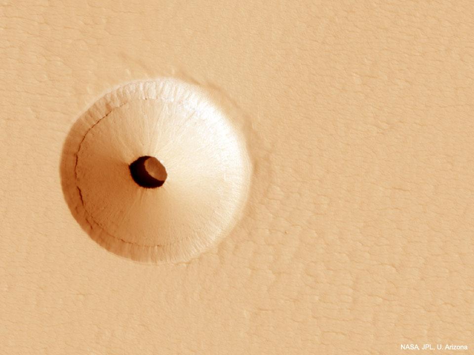 なにこれ？火星にぽっかり空いた謎の「穴」の画像をNASAが公開の画像 1/4