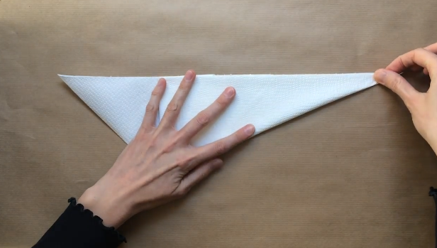 簡単便利！ペーパータオルだけで作れる「折り紙マスク」の作り方の画像 6/40