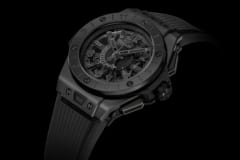 どこまでもブラック！高級腕時計「ウブロ」と日本人デザイナーが真っ黒な時計を発売の画像 3/4