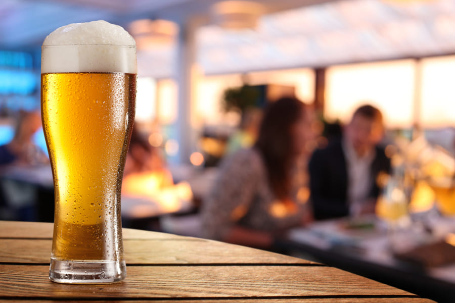 人類が仕事の後の一杯を楽しみ始めたのはいつから？　ビールの起源を探る考古学