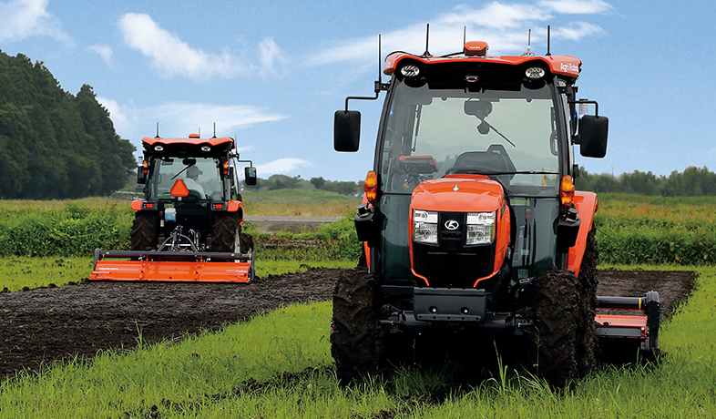 SFロボみたいな「農業用トラクター」が登場！ドローンと連携して農作業を効率化の画像 2/3
