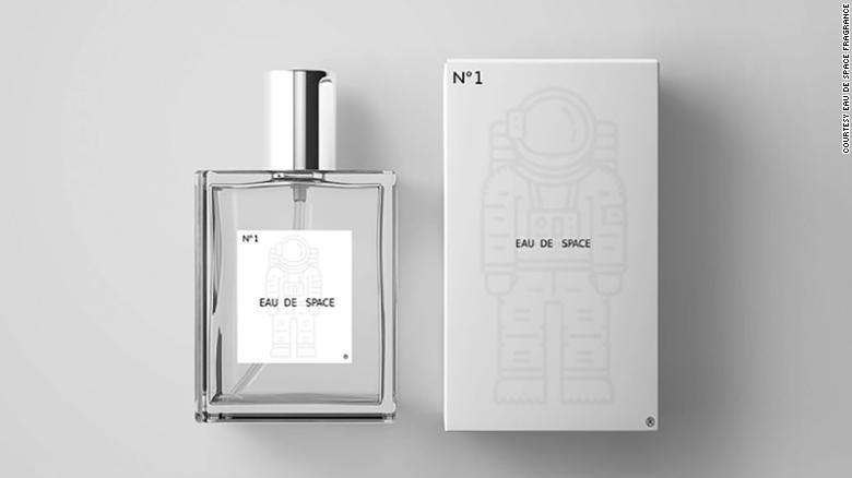 「宇宙の匂い」の香水が買える！　宇宙飛行士たちの証言をもとステーキのような香りを再現