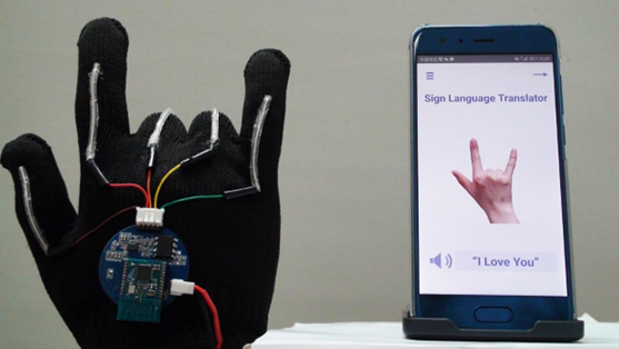【便利】手話をリアルタイムで音声に変換するスマート手袋が開発される！