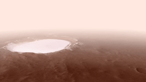 火星の氷が張ったクレーター上を、飛んでいるかのように眺められる美映像の画像 2/5