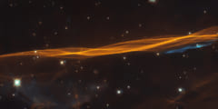 まるでCG画像のような「宇宙に浮かぶ光のリボン」をハッブル宇宙望遠鏡が撮影の画像 1/6