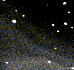 2004年撮影された観測画像。動く光点が小惑星アポフィス。
