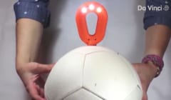 サッカーボール型発電機「ソケット」