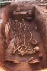 遺骨と埋葬品