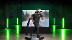 歩いて走れる家庭用VRゲーム機「Omini One」