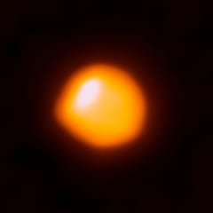 ALMA望遠鏡で撮影されたベテルギウス。