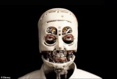 新しく開発された人工皮膚に覆われていないロボット