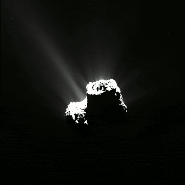 ロゼッタにより約330kmの距離から撮影された67P彗星。