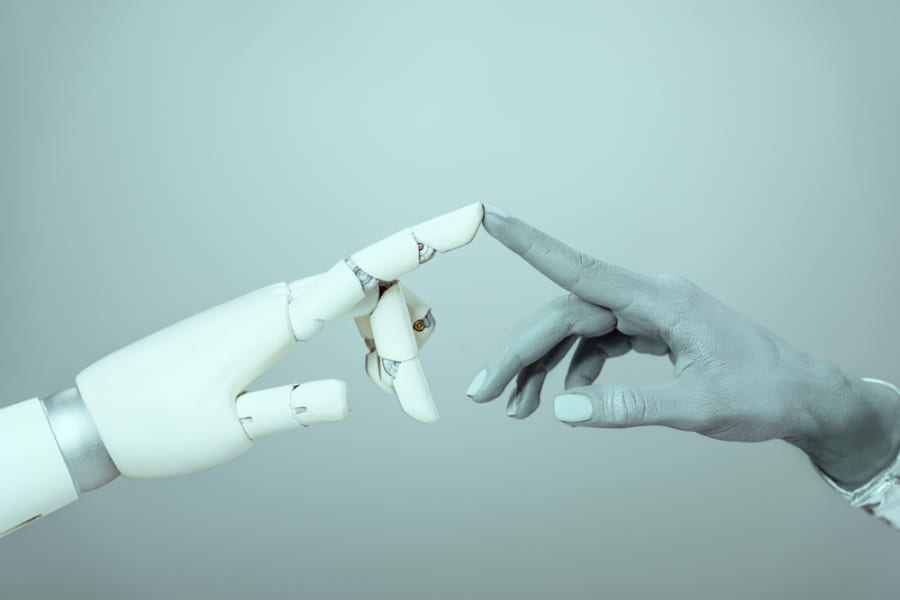ロボットは人間のような触覚を得られるか