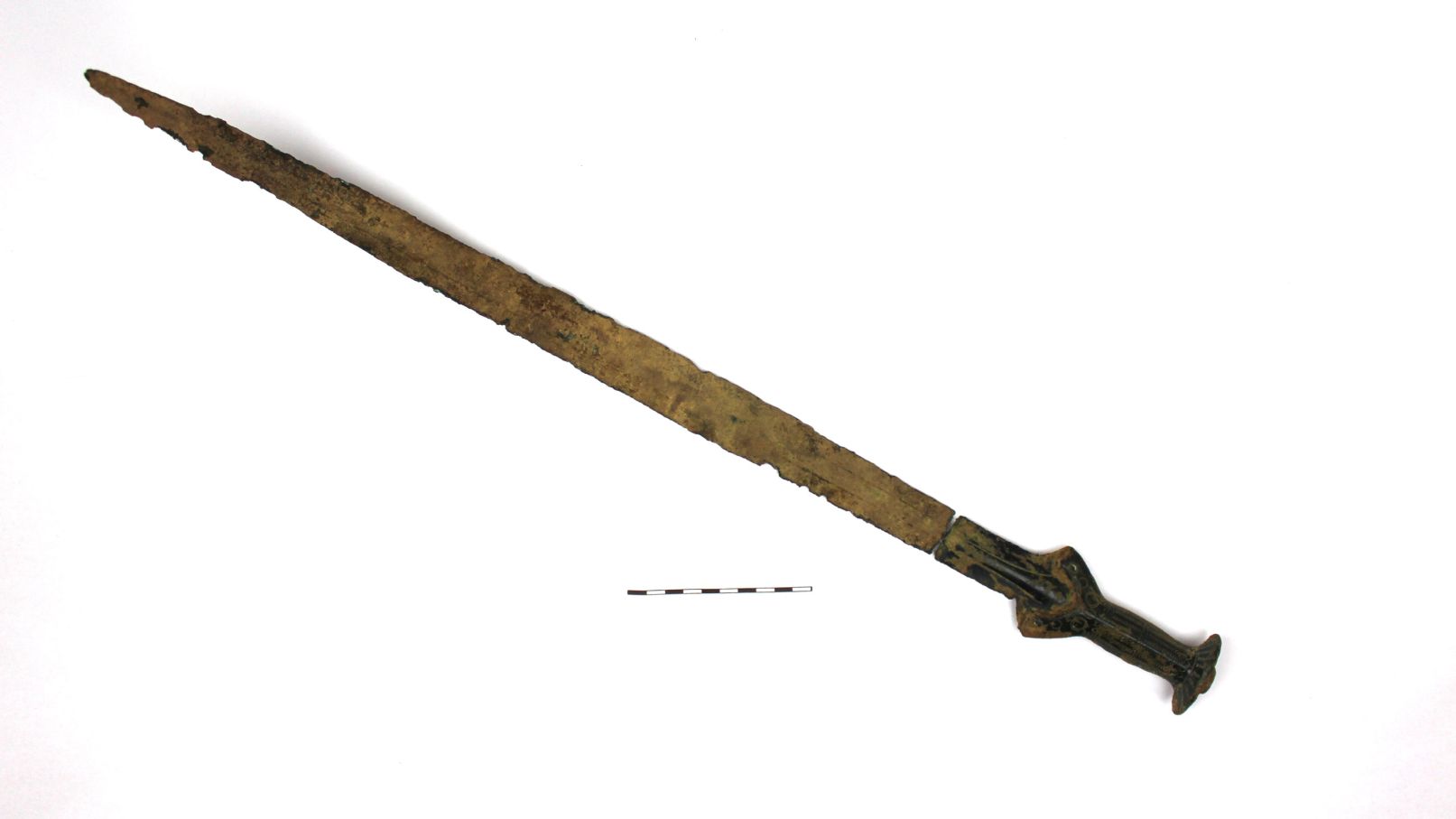 発見された青銅製の剣