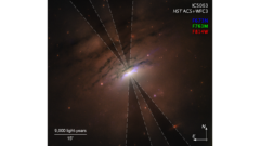 活動銀河「IC 5063」で見つかった影の光線。