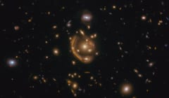南半球の星座「ろ座（炉）」にあるGAL-CLUS-022058の映像。
