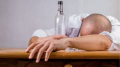 逃げの酒と忘れる酒はアルコール依存症につながる
