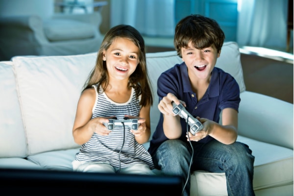 子どものテレビゲームのプレイは男子と女子でメンタルヘルスへの影響が異なる。