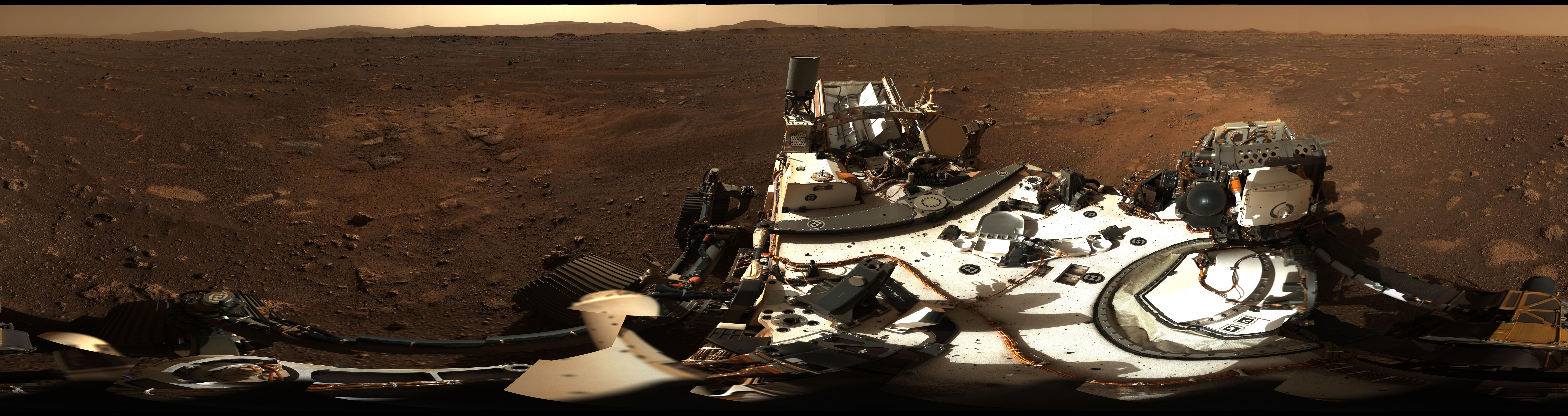 パーサヴィアランスが撮影した火星のパノラマ画像。