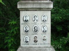 亡くなった9名の墓碑