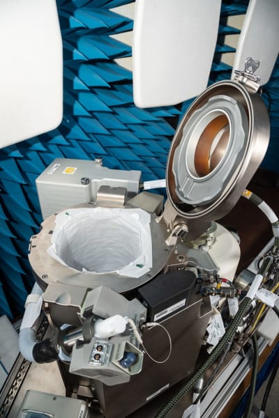ISSに採用された新型のトイレ。