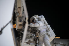 ISSで船外活動を行う宇宙飛行士。
