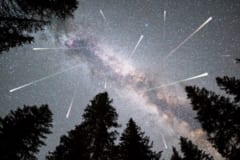 夜空で見かける小さな流れ星。実は合わせると5000トンもの地球外の塵をもたらしている。