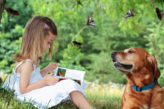子どもの音読を聞く「読書犬」がフィンランドで流行中？