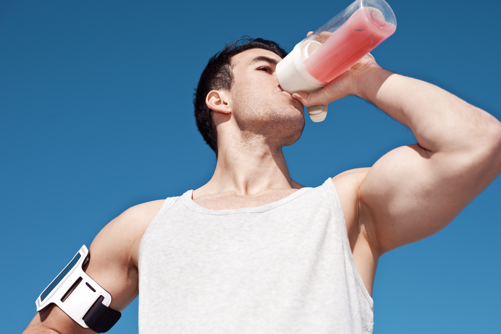 運動中に飲むなら透明よりもピンク色のドリンクがおすすめ!?
