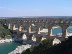 南フランスのポン・デュ・ガールに残る水道橋