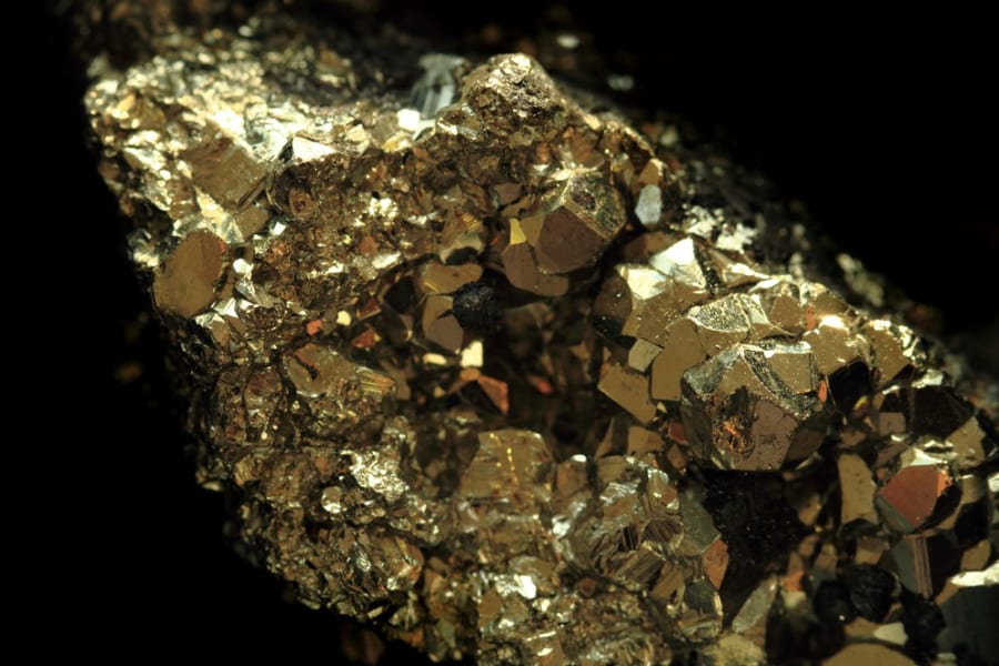 「愚者の金」と呼ばれた黄鉄鉱、実は金が含まれていると判明