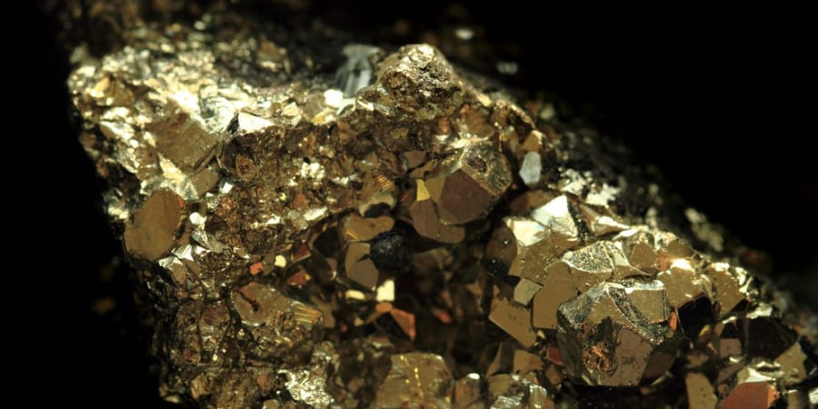 愚者の金」と呼ばれた黄鉄鉱、実は金が含まれていると判明 - ナゾロジー