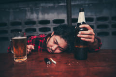 アルコールに強い人は飲酒量が多くなる