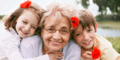 おばあちゃんを見ると活性化する「祖母ニューロン」がある？