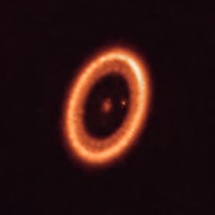 ALMAが観測した地球から400光年離れたPDS70星系