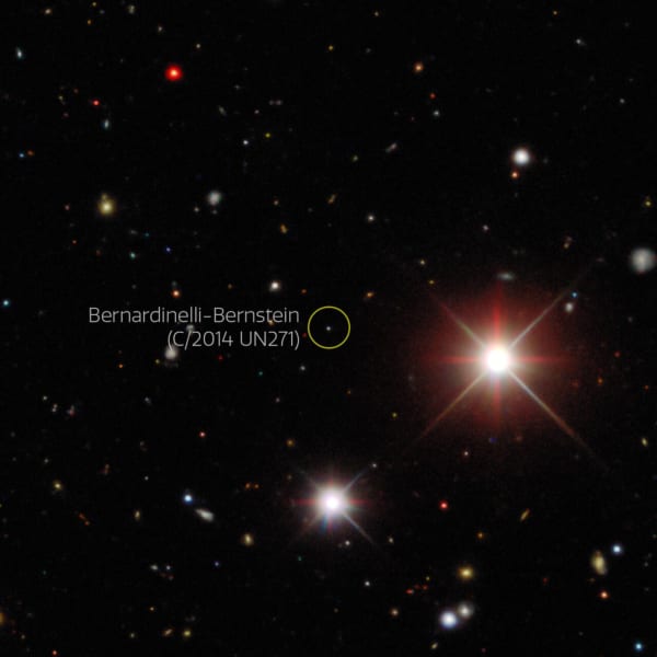 25au（天文単位）の距離にあるBernardinelli-Bernstein彗星を映したDESの2017年10月の画像