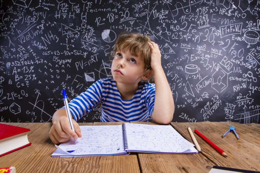 数学の学習がスムーズな子と、苦労する子の脳にはどんな違いがあるのか？