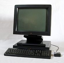 オリジナルのキーボード、マウス、高解像度モニターを備えたNeXTstation