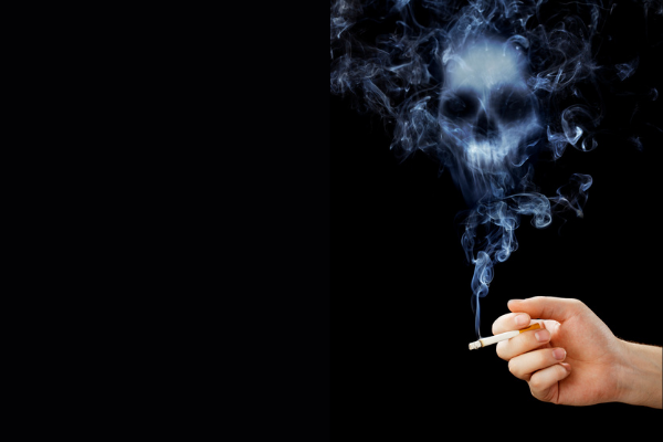 喫煙習慣を持つ人には非常に高いがん死亡リスクがあることが示されている