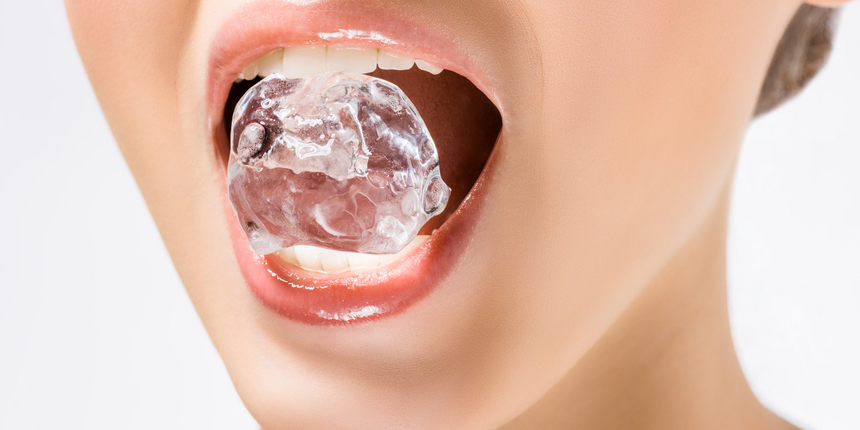 「氷を噛む」習慣が危険な理由とは？