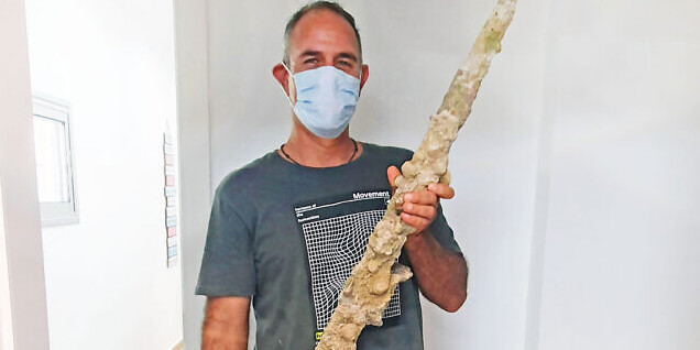 イスラエル沖で約900年前の「十字軍の剣」を発見