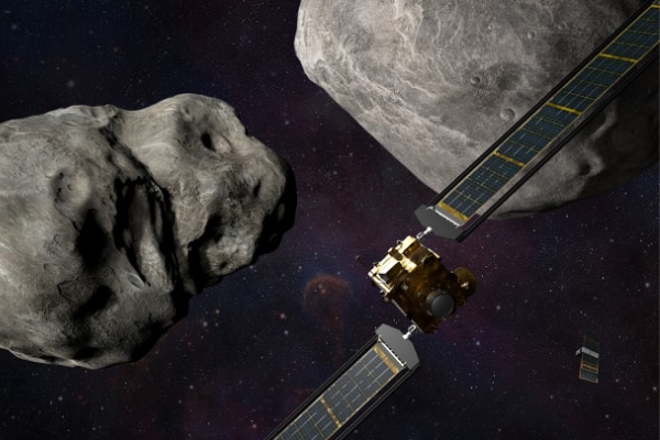 小惑星を「探査機の体当たり」でそらす、世界初の惑星防衛実験をNASAが実施