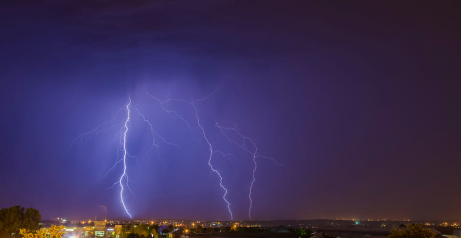 南アフリカ、ヨハネスブルグの落雷。アフリカでは気候変動で落雷発生率が増加している。