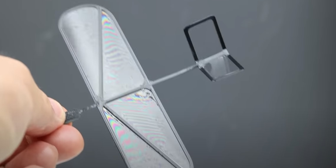 シャボン玉の翼で滑空するバブルグライダー