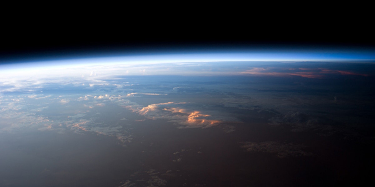 国際宇宙ステーションからみた地平線の眺め