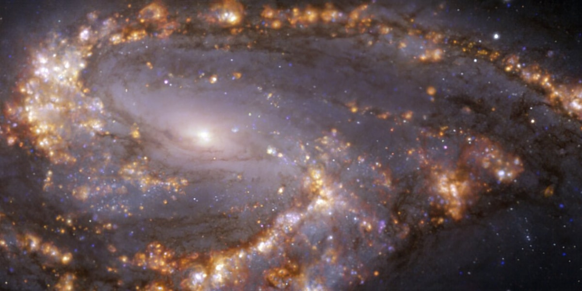 地球から約3100万光年離れた場所にある渦巻銀河「NGC3627」