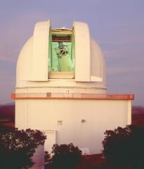 研究に使用されたマクドナルド天文台の口径2.7 mのハーラン ・J・ スミス望遠鏡