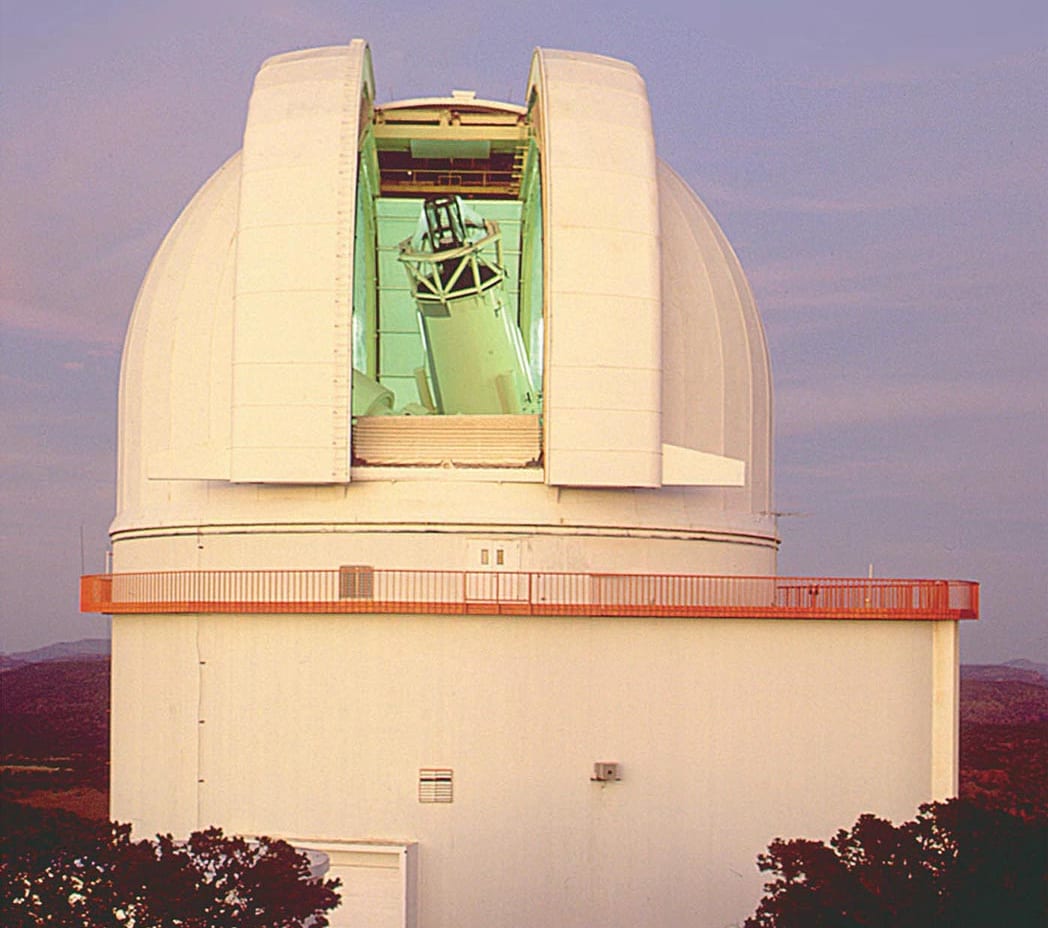 研究に使用されたマクドナルド天文台の口径2.7 mのハーラン ・J・ スミス望遠鏡