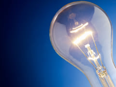 白熱電球は、ほとんどの電気エネルギーを熱に変換してしまう